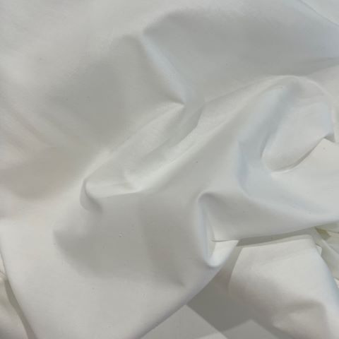The white muslin solid by Santee Printworks is my go-to fabric for dyeing and painting. It has a high thread count, does hardly fray at all and has a soft, velvety hand.
