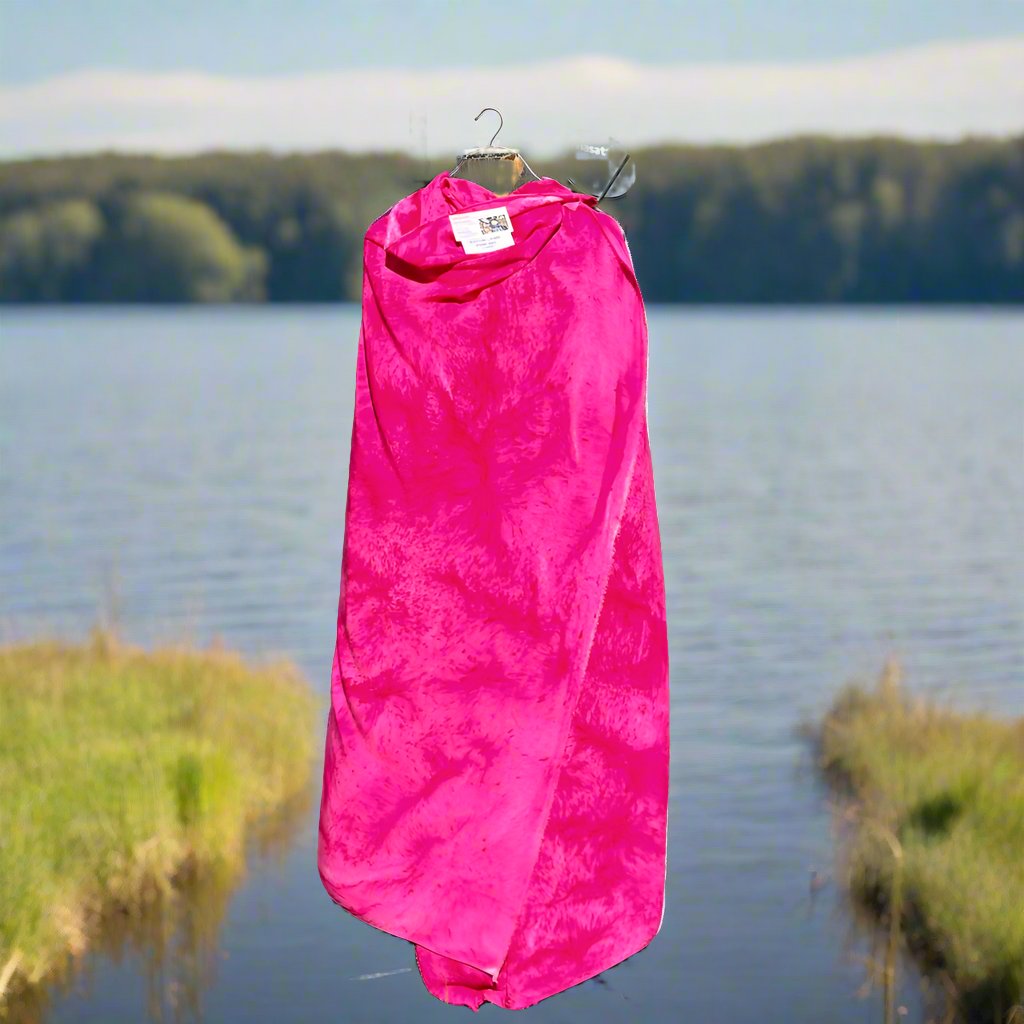This piece of fabric is a one-of-a kind creation by Gabriele, applying her Splatter Dye method with non-toxic fiber reactive dyes.